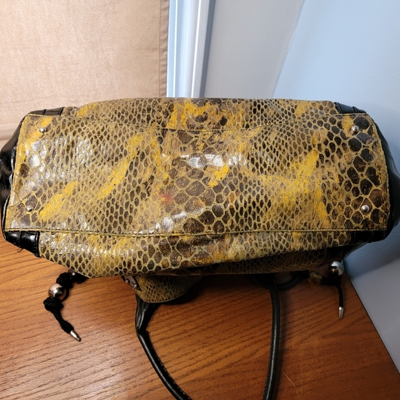 Miss Mak, Yellow Crocco and Patent Leather Handbag - Picture 5 of 5